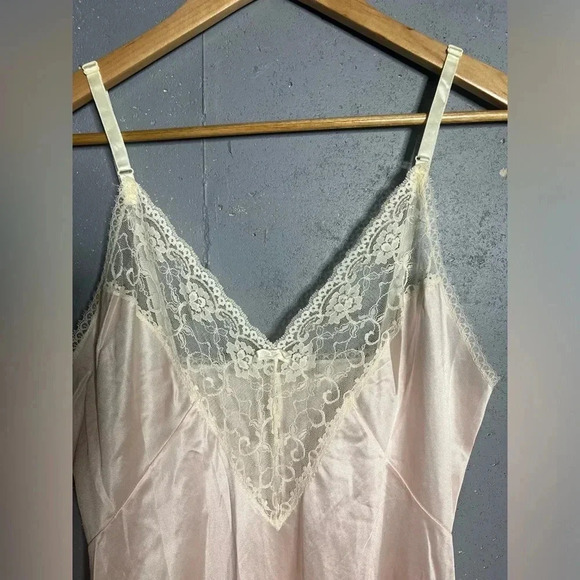 Vintage Pink Lace Slip, Size 36 (Medium) - Picture 5 of 6